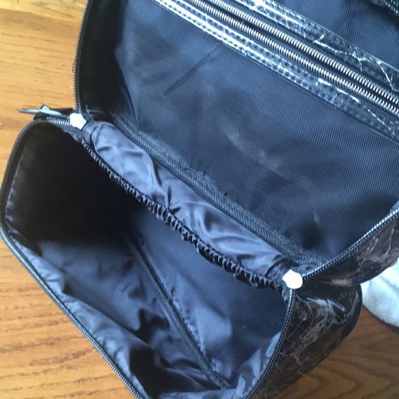 Jeffree Star Makeup bag from the “Cremated” collection - Picture 3 of 5